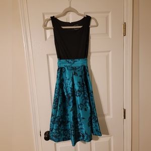 Size 8, green dress.